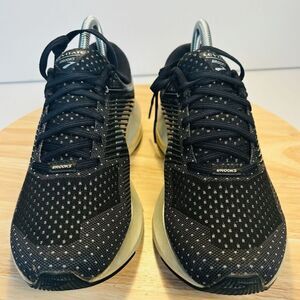 Size 9- Brooks Levitate Black